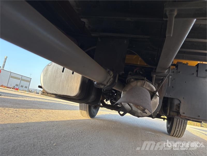 International MV607 4x2 Van Truck Furgoonautod