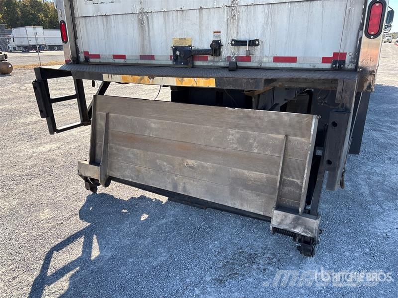 International MV607 4x2 Van Truck Bakwagens met gesloten opbouw