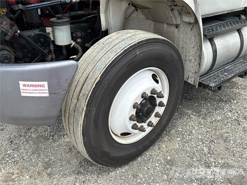 International MV607 4x2 Van Truck Umpikorikuorma-autot