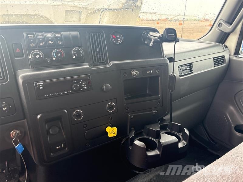 International MV607 4x2 Van Truck Autocamioane