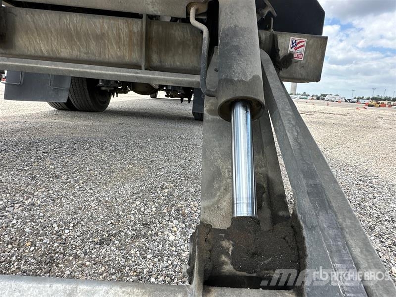 International MV607 4x2 Van Truck Box trucks