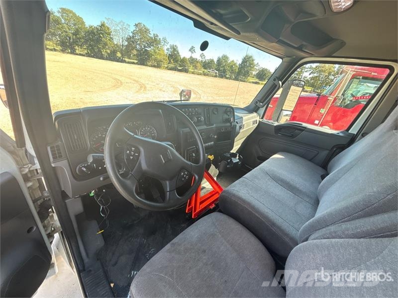 International MV607 4x2 Van Truck (Inoperable) Fast kasse