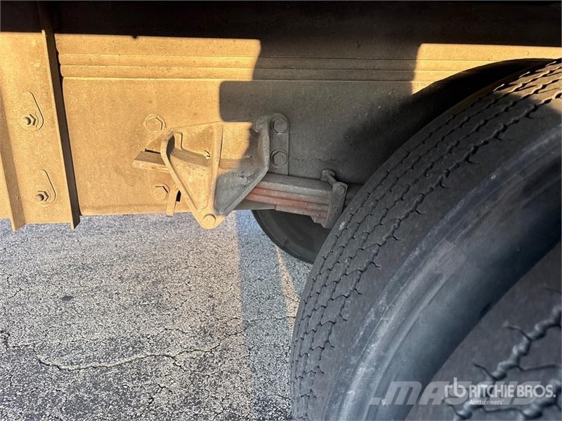International MV607 4x2 Van Truck Umpikorikuorma-autot