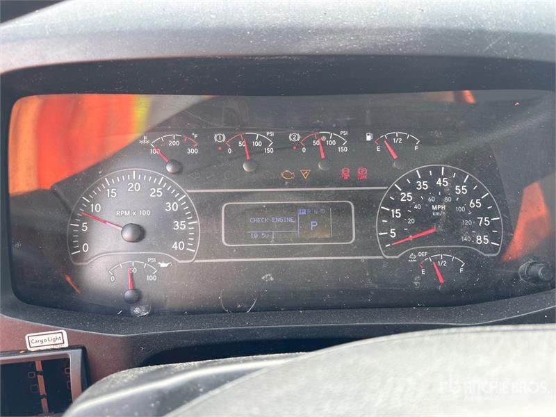 International MV607 4x2 Van Truck 貨箱式卡車