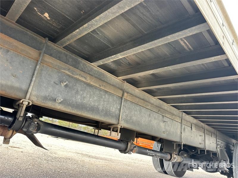 International MV607 4x2 Van Truck Box trucks