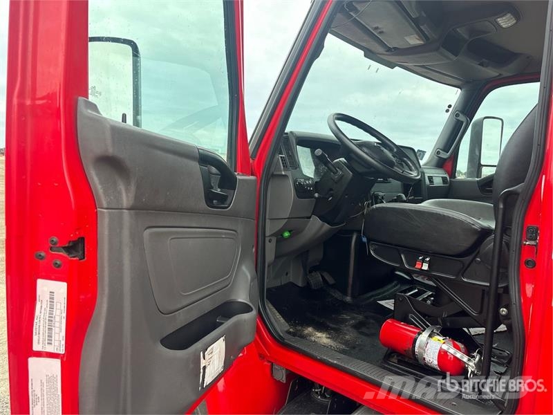 International MV607 4x2 Van Truck Sunkvežimiai su dengtu kėbulu