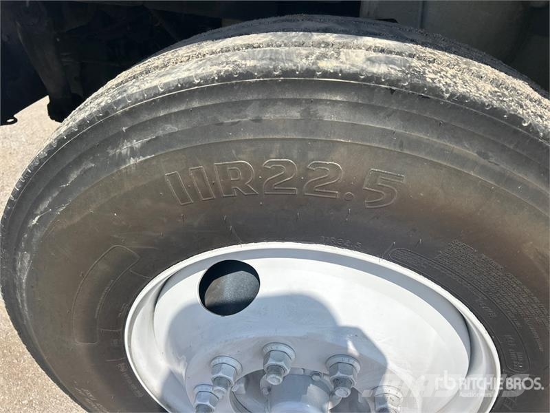 International MV607 4x2 Van Truck Umpikorikuorma-autot