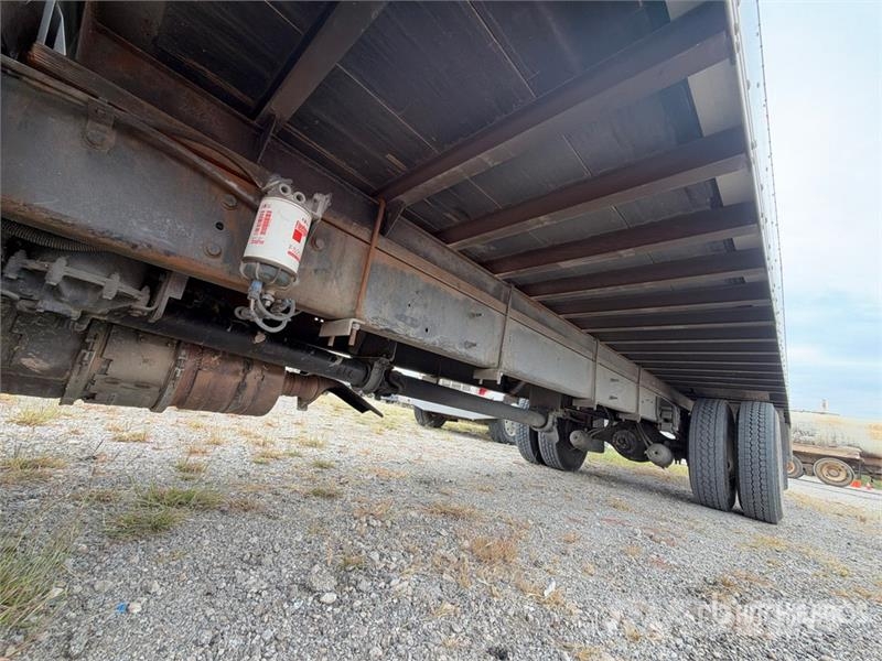 International MV607 4x2 Van Truck Camiones con caja de remolque