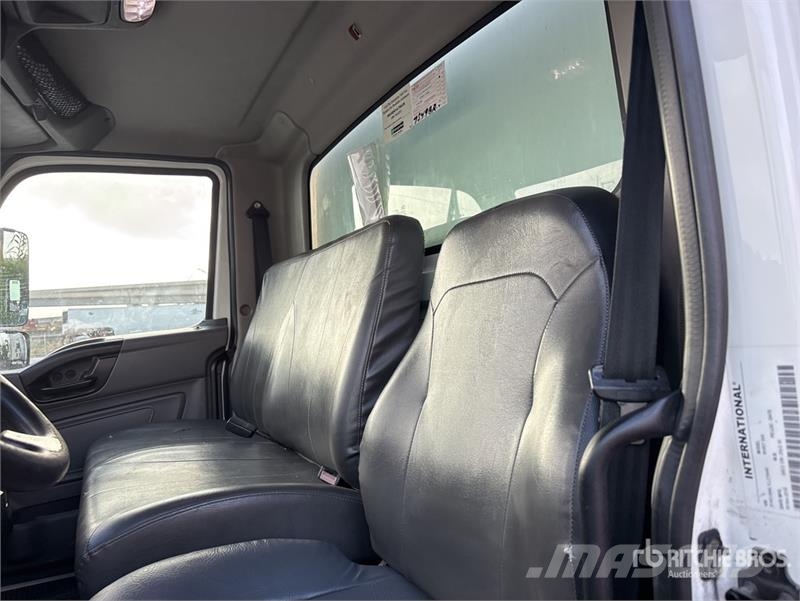 International MV607 4x2 Van Truck Umpikorikuorma-autot