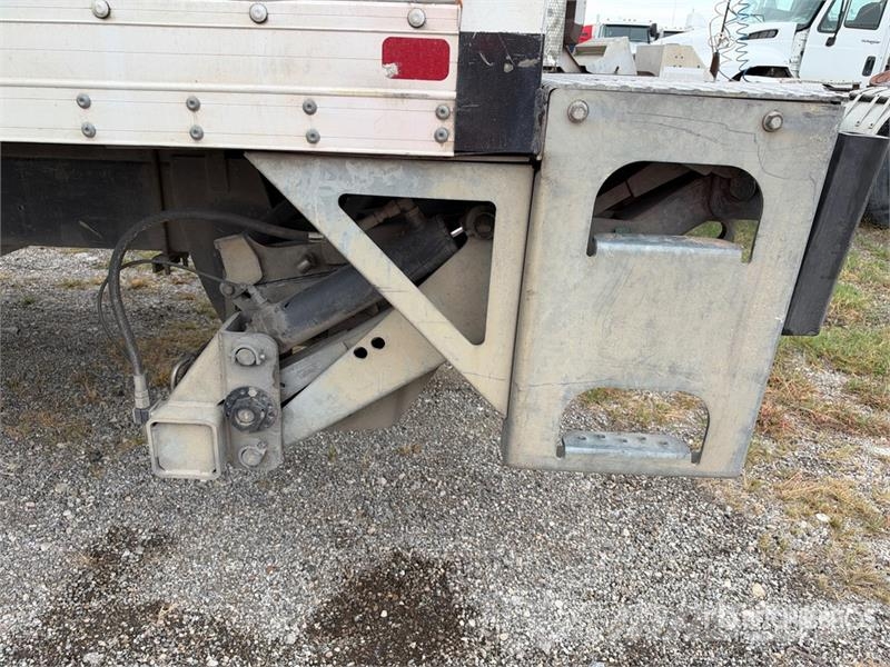 International MV607 4x2 Van Truck Camiones con caja de remolque