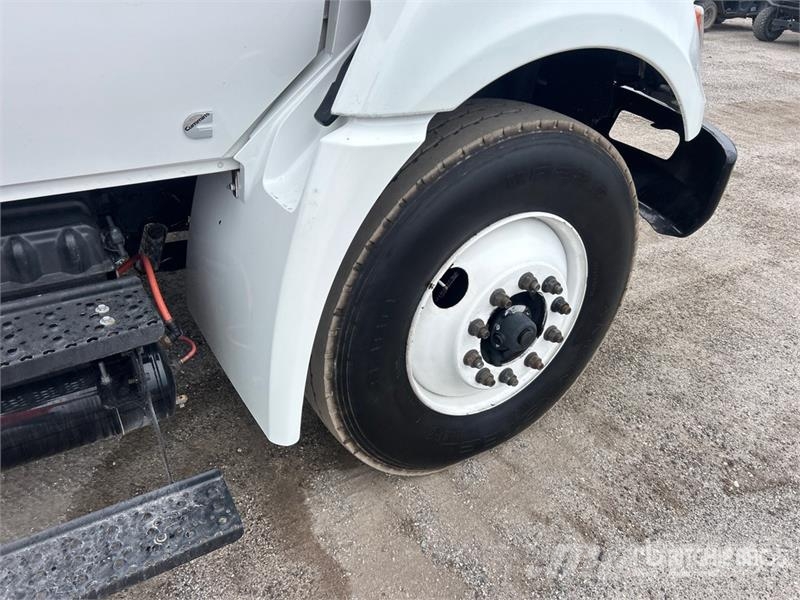International MV607 4x2 Van Truck Furgons