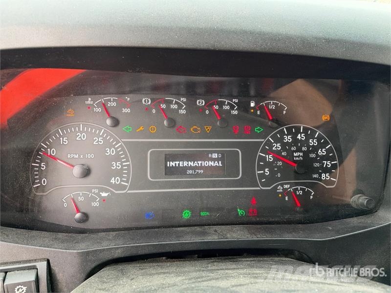 International MV607 4x2 Van Truck Camiones con caja de remolque