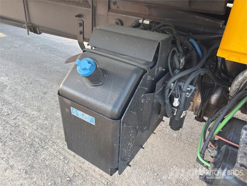International MV607 4x2 Van Truck Furgoonautod
