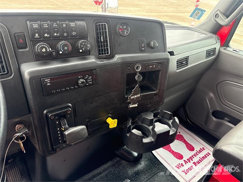 International MV607 4x2 Van Truck Sunkvežimiai su dengtu kėbulu