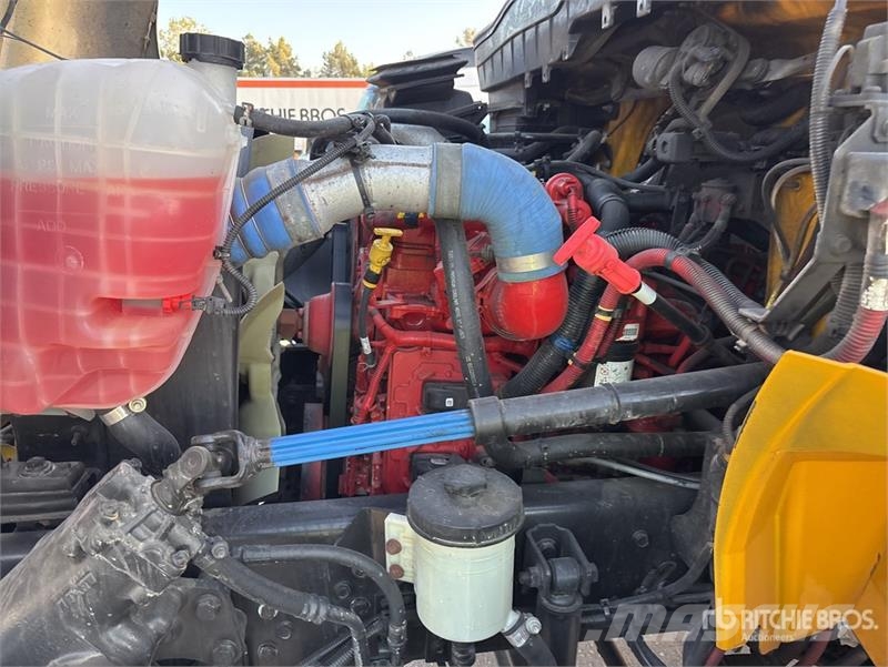 International MV607 4x2 Van Truck Furgoonautod