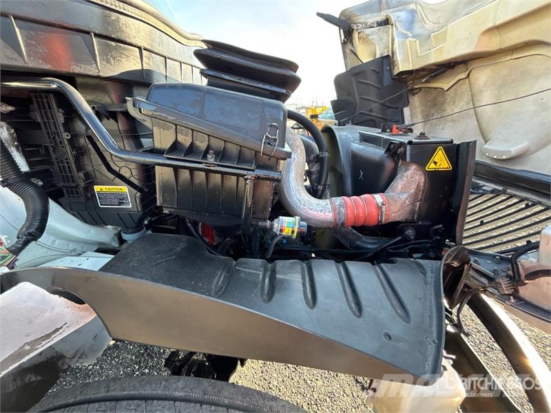 International MV607 4x2 Van Truck Fast kasse