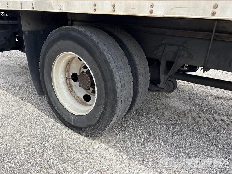 International MV607 4x2 Van Truck 貨箱式卡車