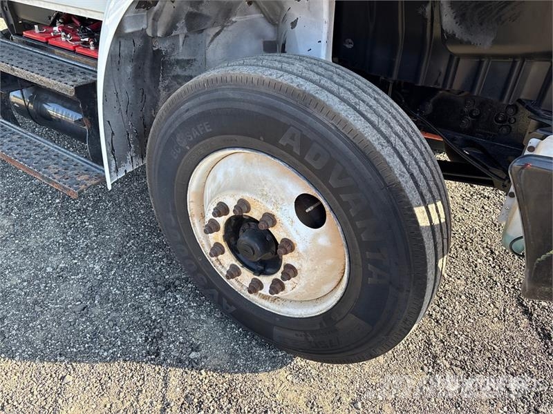 International MV607 4x2 Van Truck Fast kasse