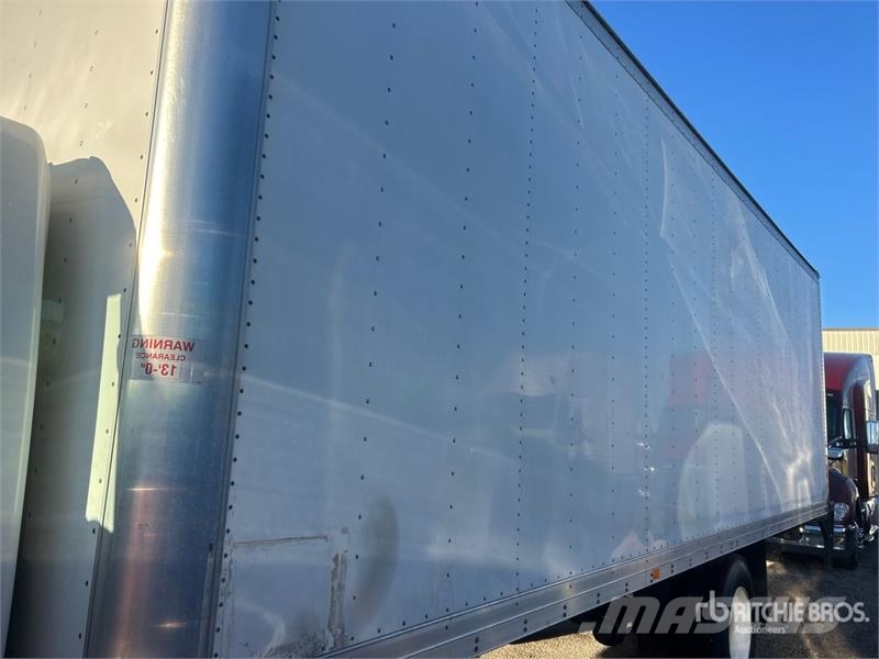 International MV607 4x2 Van Truck Skåpbilar