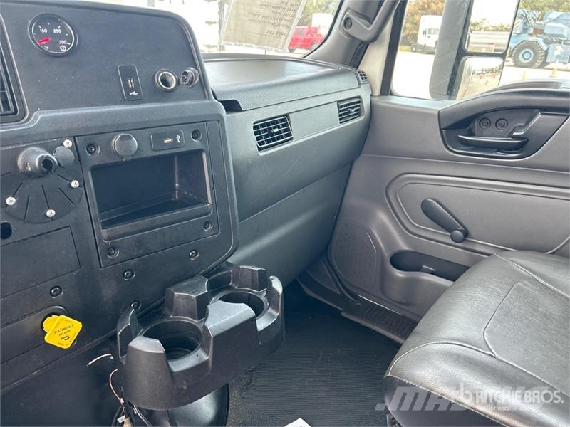 International MV607 4x2 Van Truck Camion cassonati