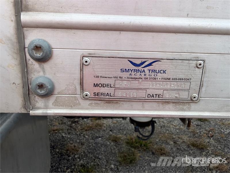 International MV607 4x2 Van Truck Camiones con caja de remolque