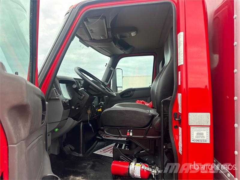 International MV607 4x2 Van Truck Sunkvežimiai su dengtu kėbulu
