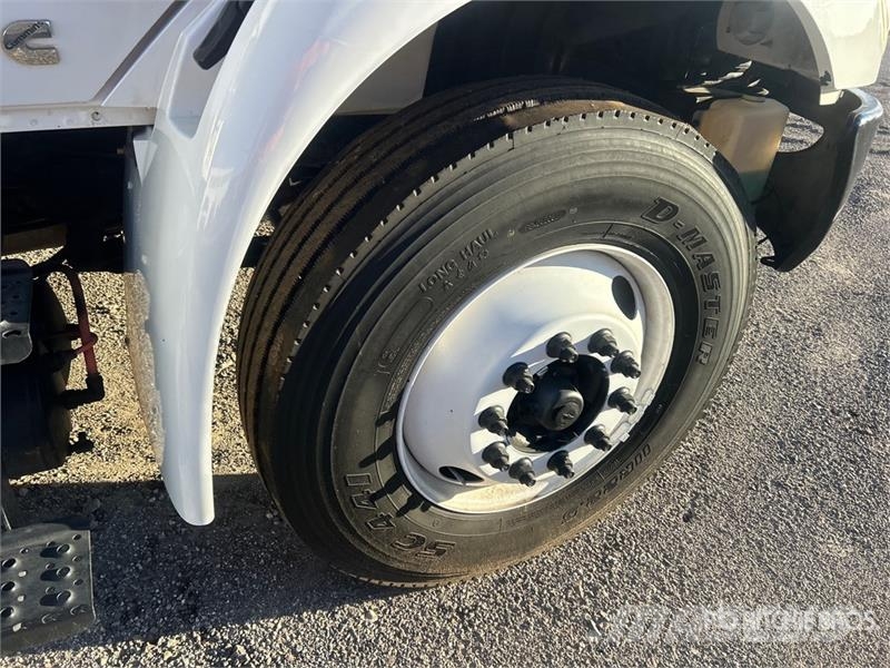 International MV607 4x2 Van Truck Skåpbilar