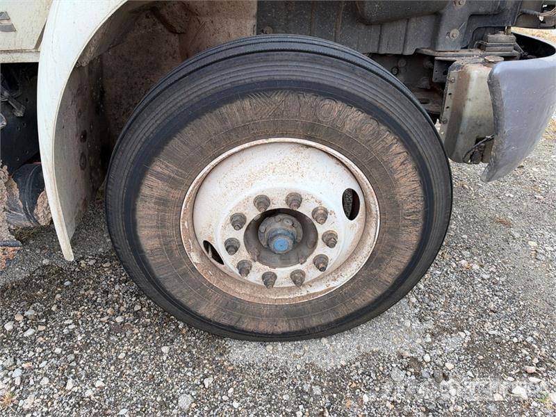 International MV607 4x2 Van Truck Camiones con caja de remolque