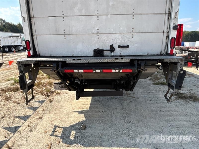 International MV607 4x2 Van Truck Tovornjaki zabojniki