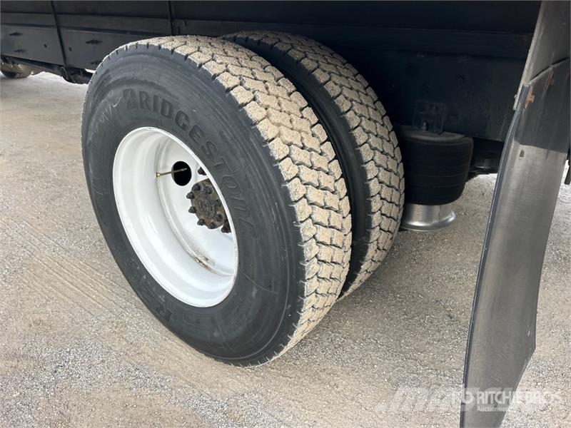 International MV607 4x2 Van Truck Camion cassonati