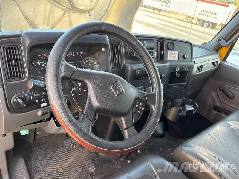 International MV607 4x2 Van Truck Furgoonautod