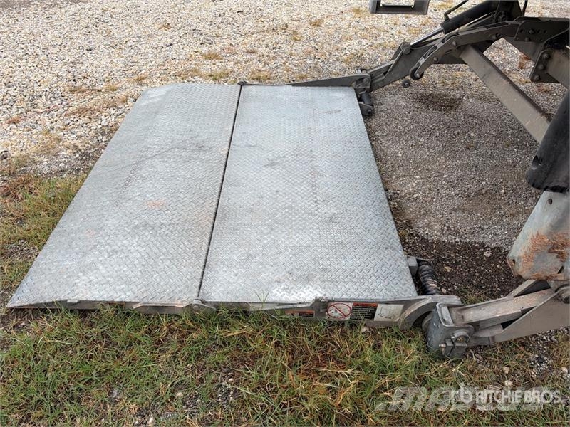 International MV607 4x2 Van Truck Camiones con caja de remolque