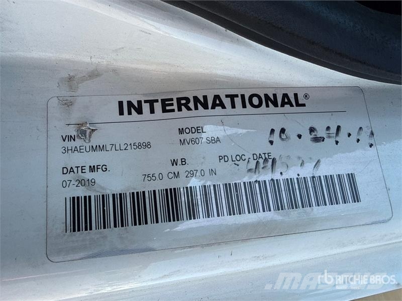 International MV607 4x2 Moving Van Truck Fast kasse