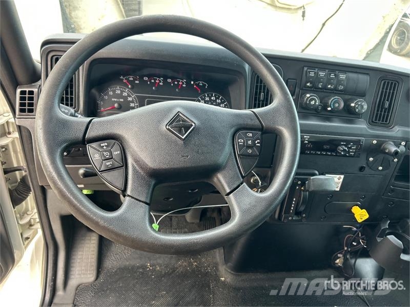 International MV607 4x2 Van Truck Camion cassonati