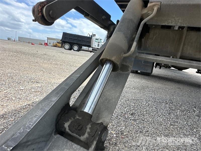 International MV607 4x2 Van Truck Box trucks