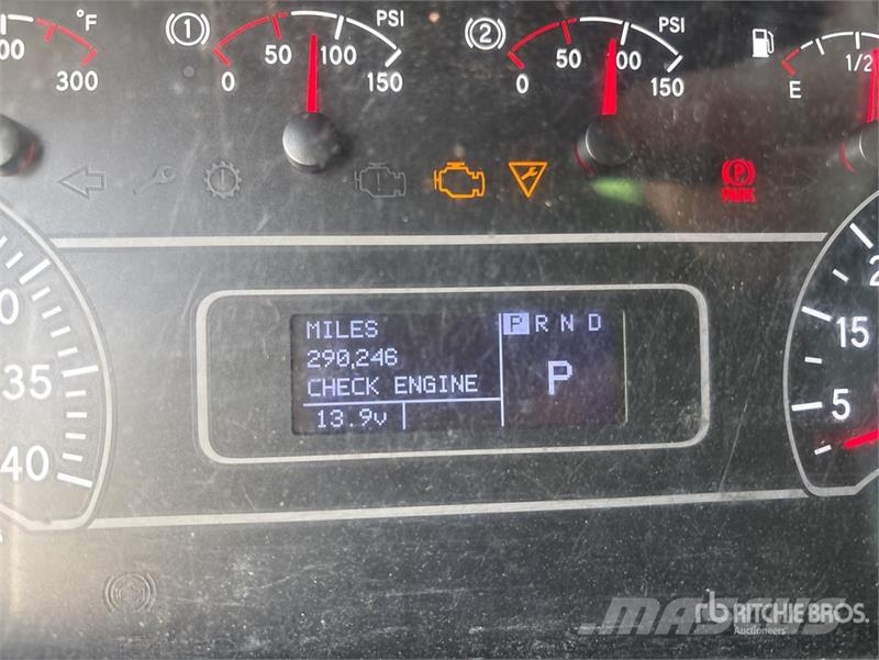 International MV607 4x2 Van Truck Furgoonautod