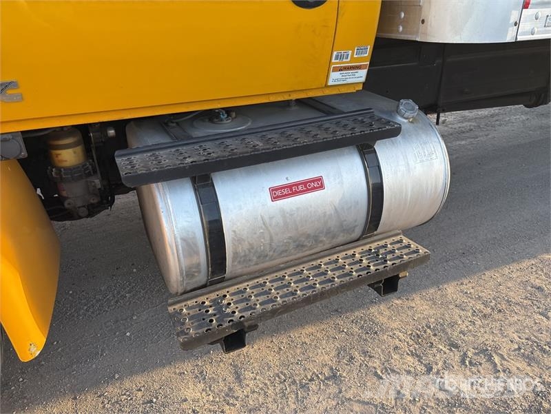 International MV607 4x2 Van Truck Furgoonautod