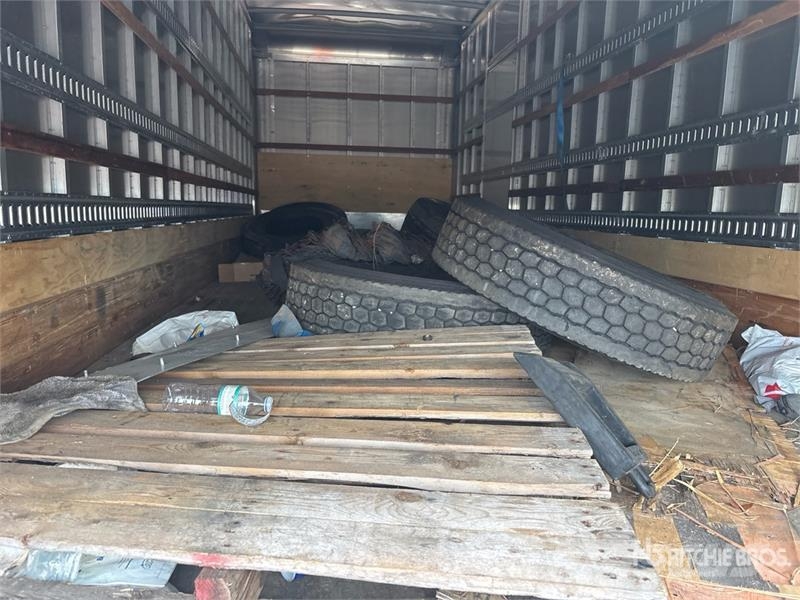 International MV607 4x2 Van Truck Autocamioane