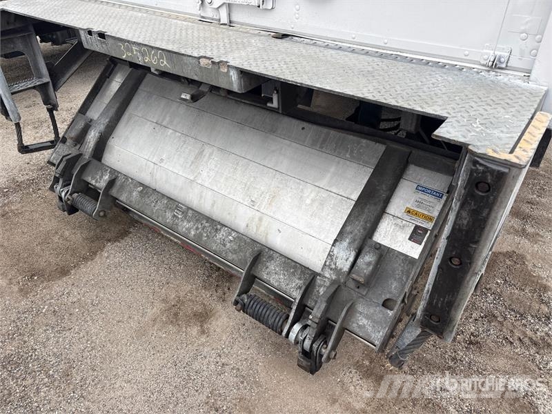 International MV607 4x2 Van Truck Caminhões baú