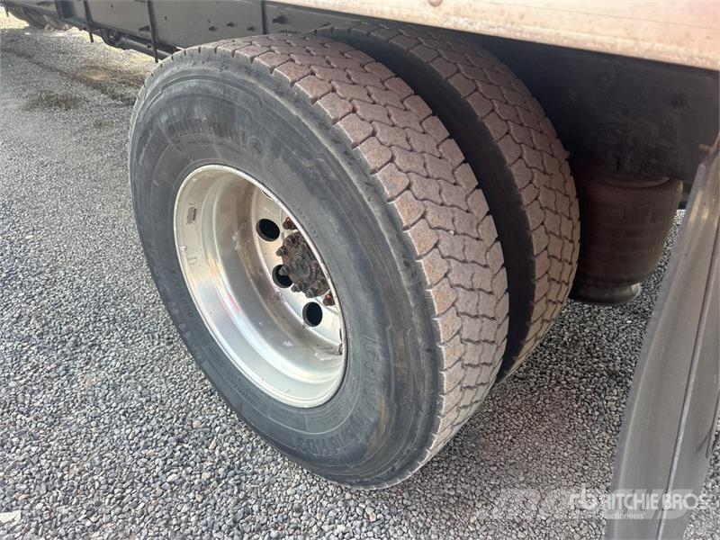 International MV607 4x2 Van Truck Camiones caja cerrada