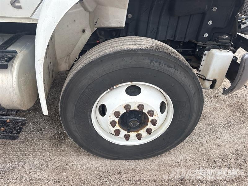 International MV607 4x2 Van Truck Autocamioane
