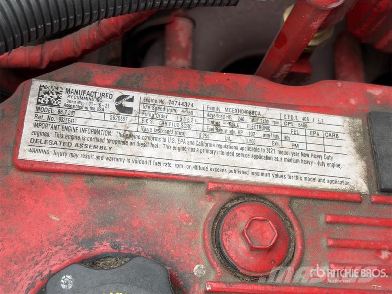 International MV607 4x2 Van Truck Camiones con caja de remolque
