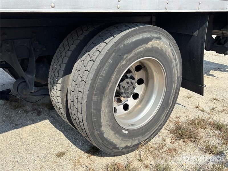 International MV607 4x2 Van Truck Tovornjaki zabojniki