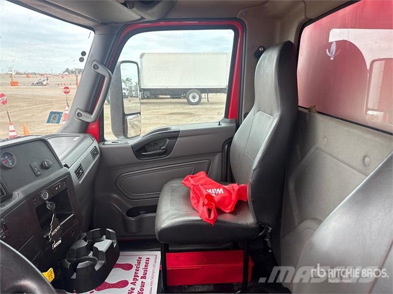 International MV607 4x2 Van Truck Umpikorikuorma-autot