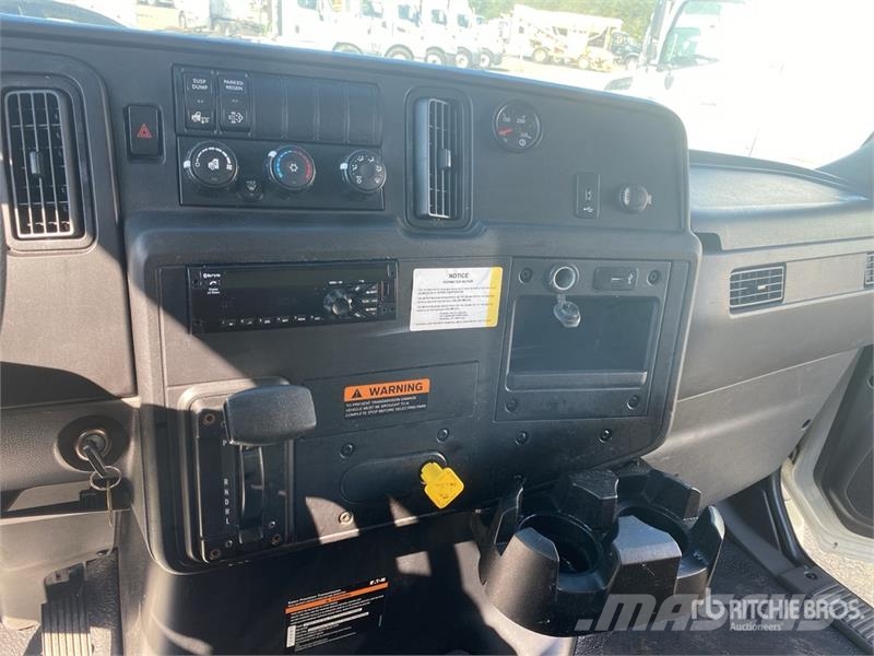 International MV607 4x2 Van Truck Camiões de caixa fechada