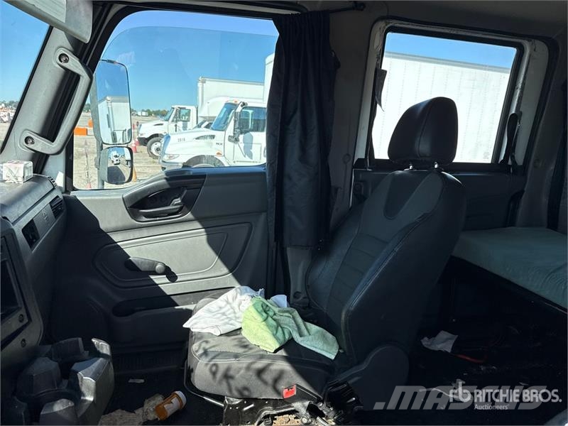 International MV607 4x2 Moving Van Truck Fast kasse