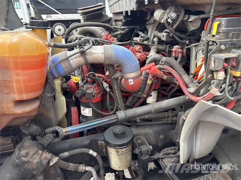International MV607 4x2 Van Truck 貨箱式卡車