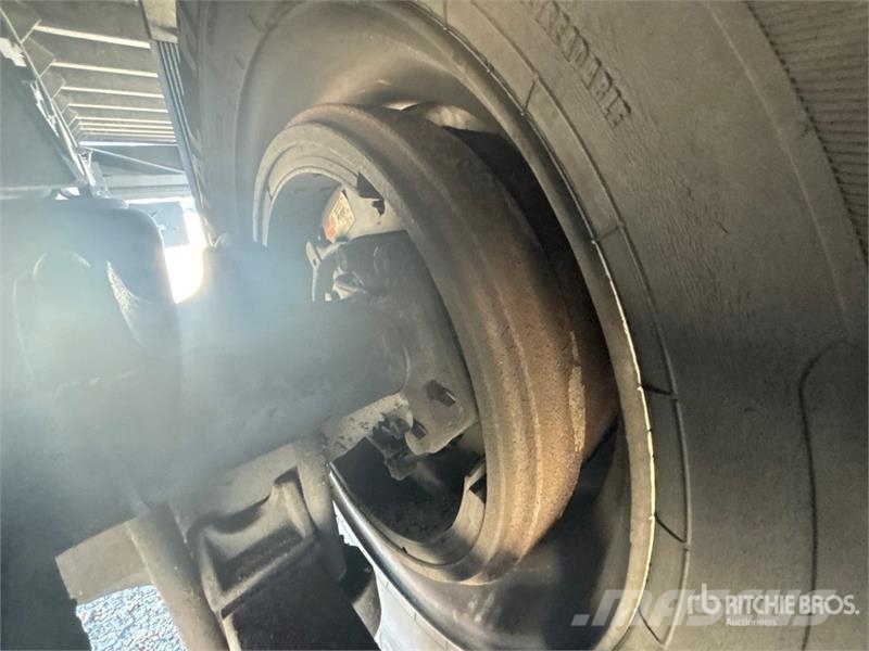 International MV607 4x2 Van Truck (Inoperable) Fast kasse