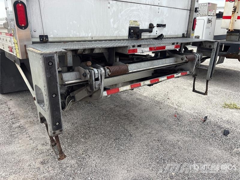 International MV607 4x2 Van Truck 貨箱式卡車