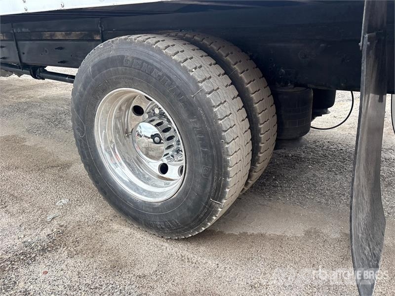 International MV607 4x2 Van Truck Caminhões baú
